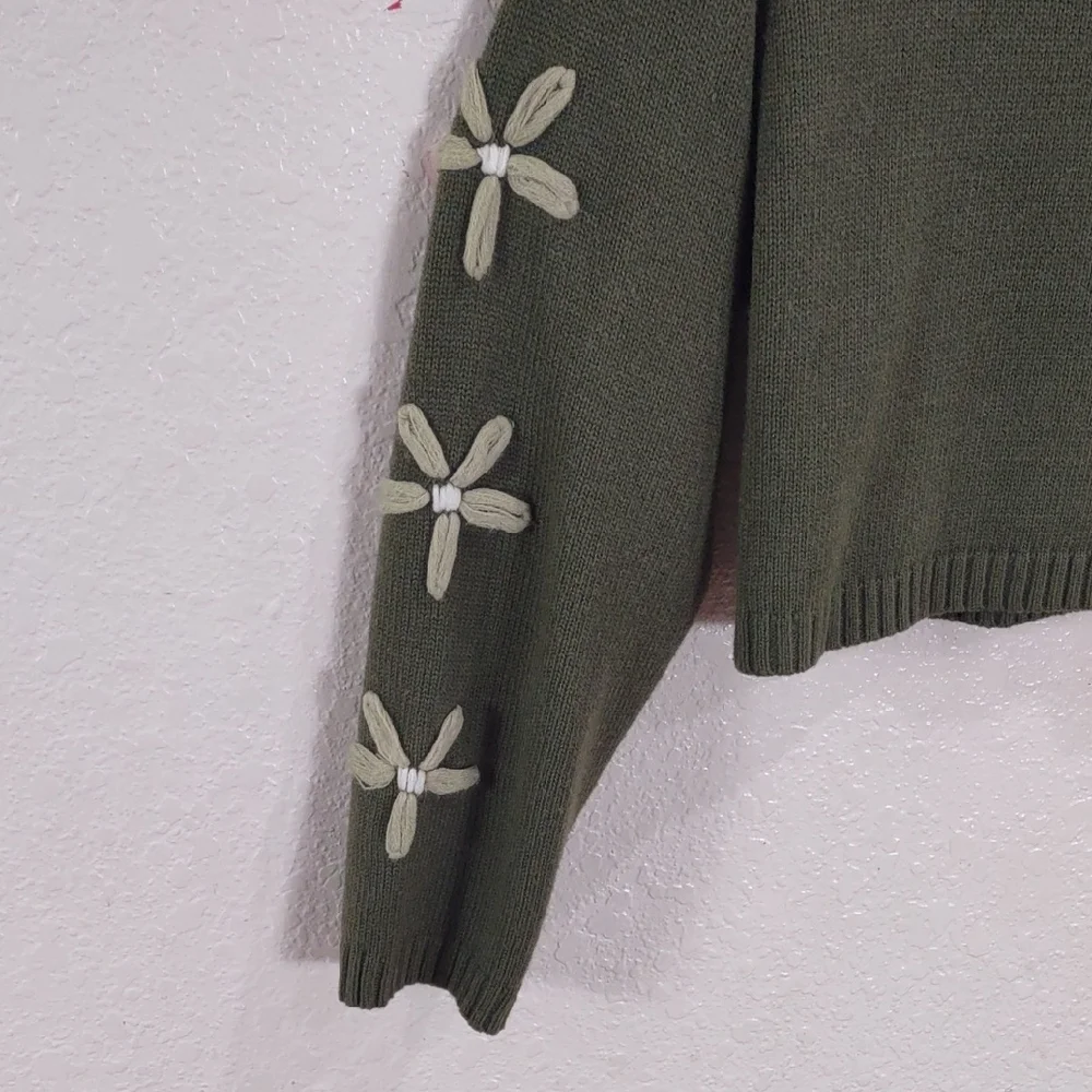 JESSICA SIMPSON, Size XL Green Sweater with Floral Sleeve Design - Picture 4 of 17